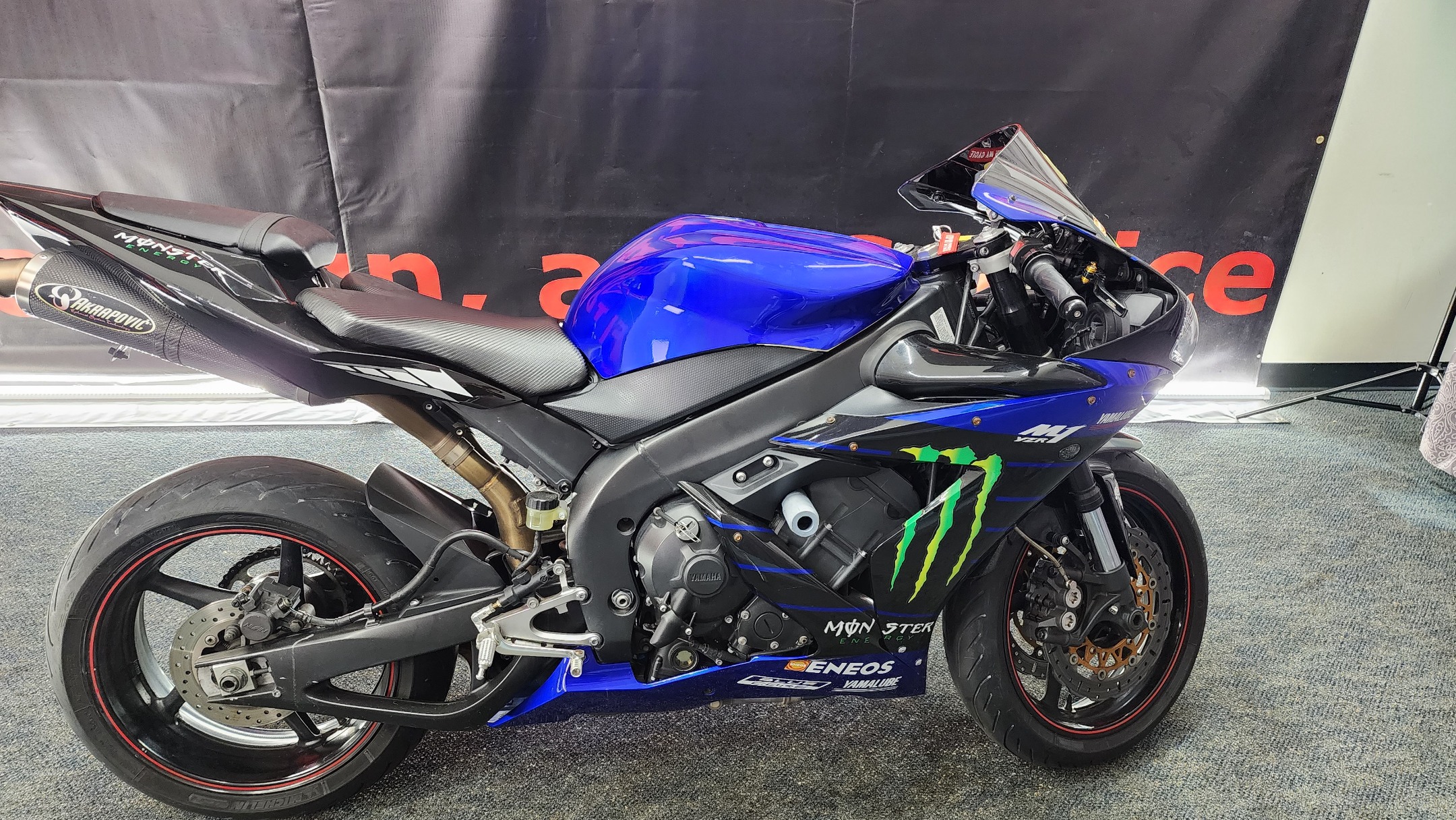 Yamaha YZF-R1 Image