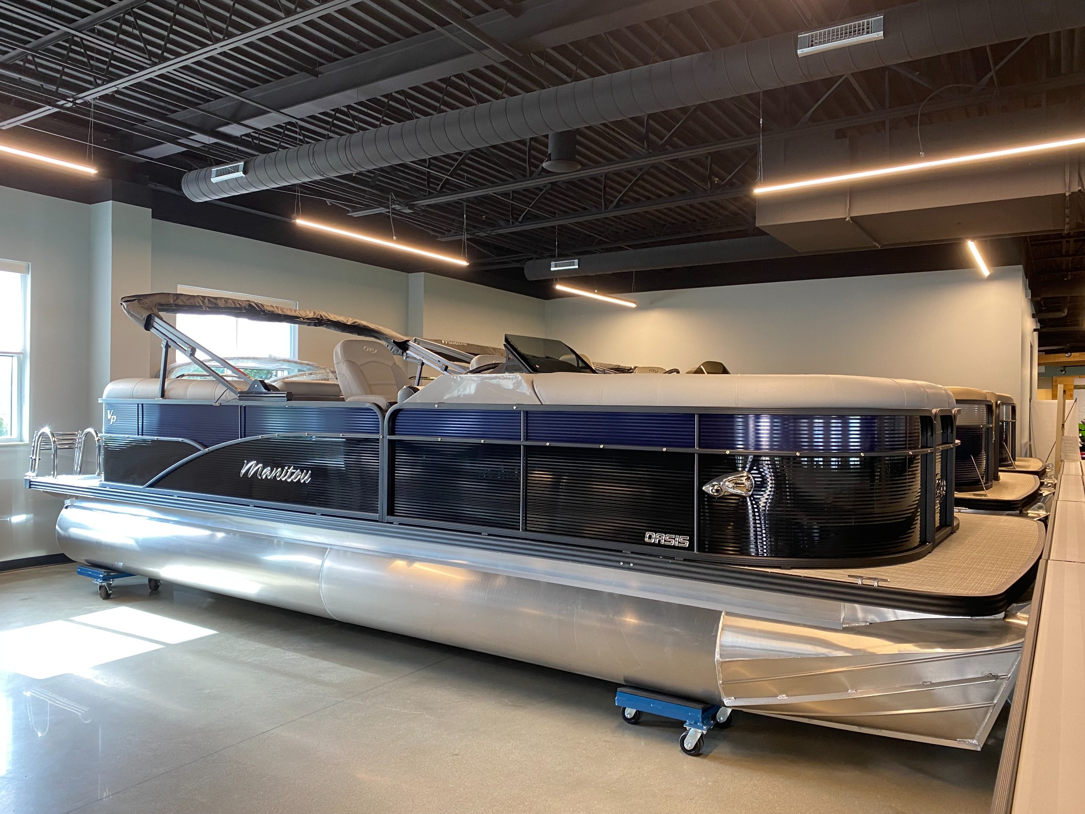 Manitou Pontoon Boats  23' OASIS RF VPII Image