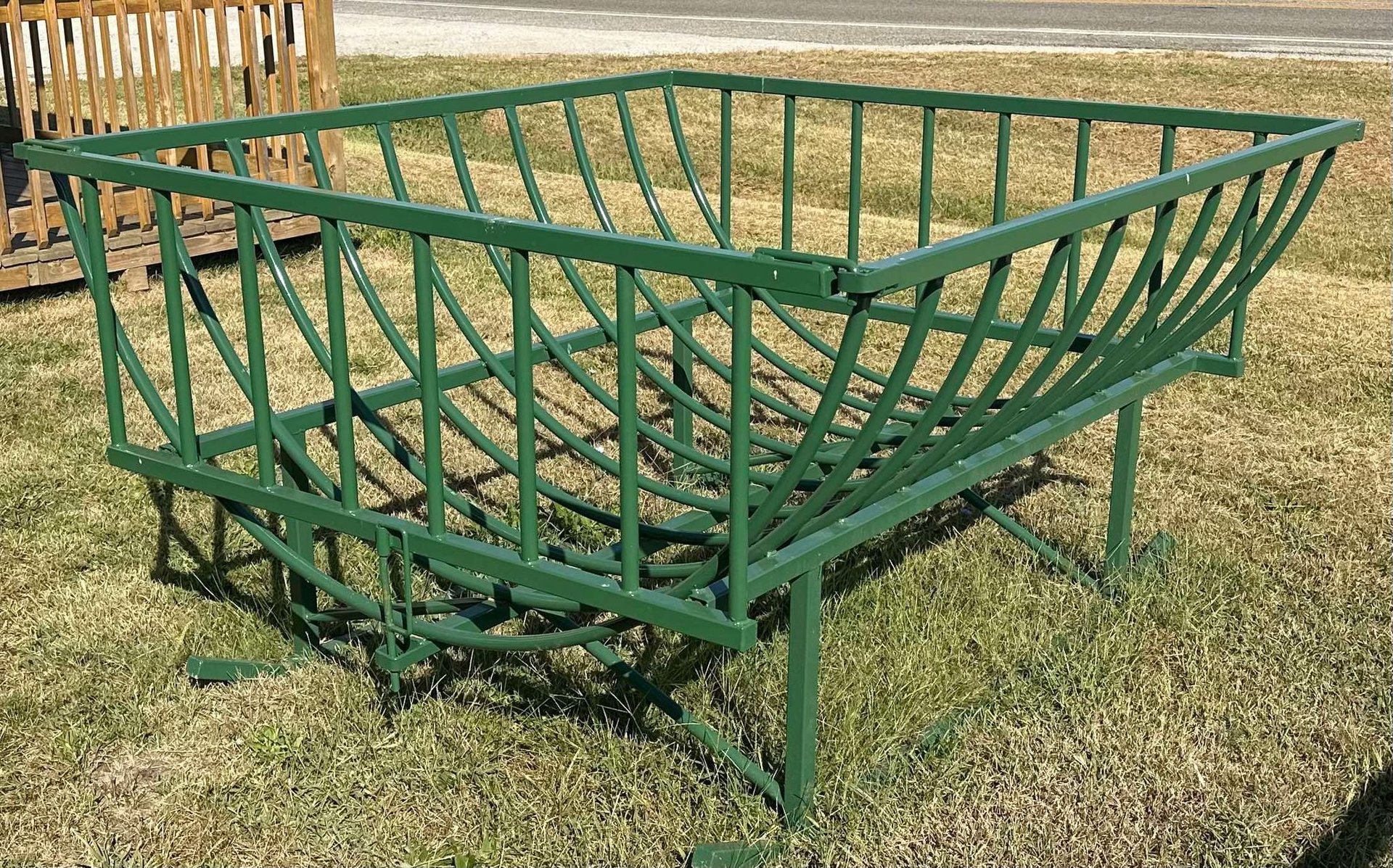 Cradle & Round Feeder